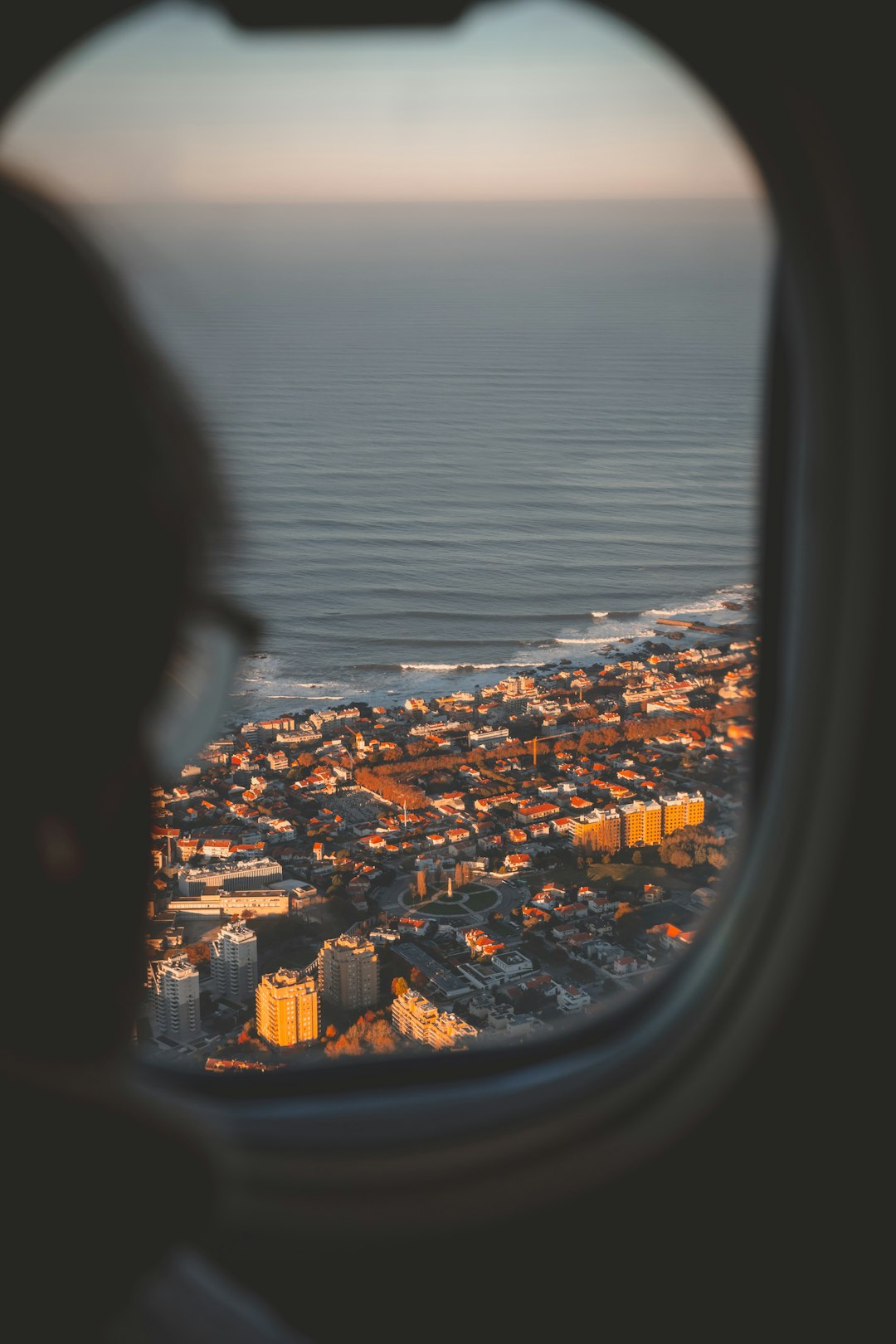 a-view-of-a-city-from-an-airplane-window-snzcc-zwahm